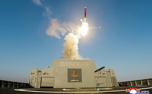 剛成軍北韓「崔賢號」秀火力 官媒：超音速導彈、戰略導彈、防空導彈都射一輪