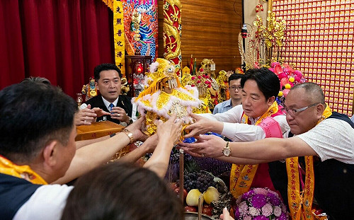 總統恭送山邊媽祖及白沙屯媽祖前往北港進香 祈願保境安民