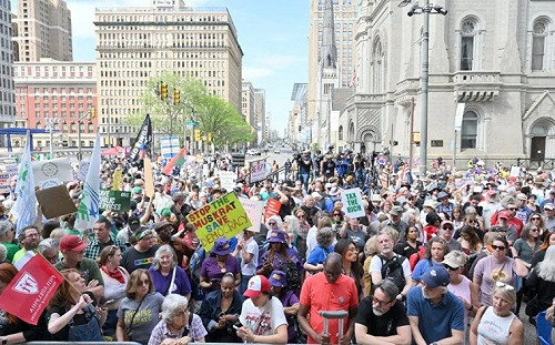 （影）全美勞動節爆發大規模抗議 律師與工人齊聲捍衛勞工權益 