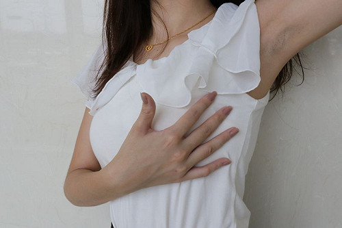 隆乳變「碗公奶」！醫曝莢膜攣縮風險因素