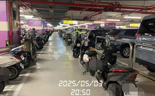 高雄火車站地下機車停車場違停亂象  張博洋：應加強管理
