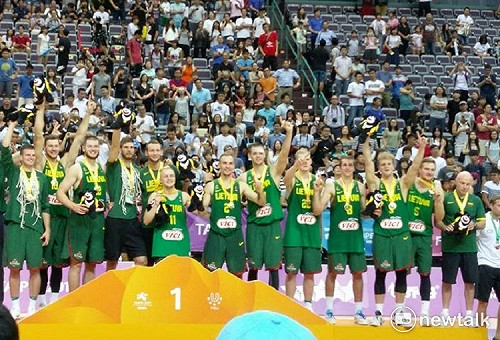 男籃金牌爆冷門 立陶宛85:74擊敗美國