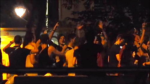 世大運選手酒後鬥毆  現場血跡斑斑