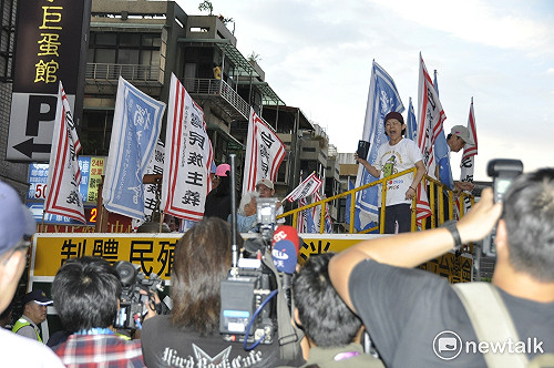 世大運獨派與拔蔡街頭對峙  警方強力排除
