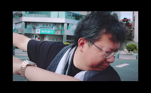 客串攝助拍街舞   鄭文燦最後嘻哈pose引來大讚