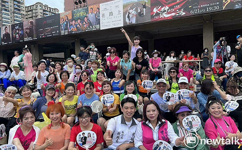 熱舞公益派對親子繪畫熱鬧登場  曾培雅歐政豪陪媽媽們歡度母親節