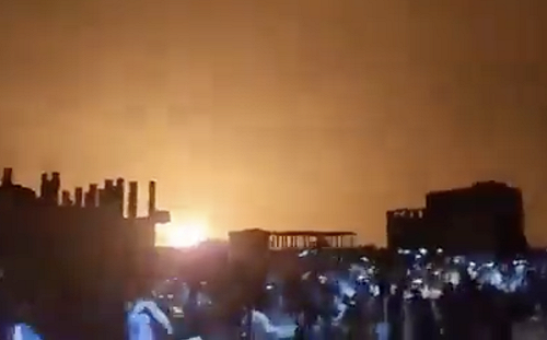 (影)整個天空燒紅了! 以軍20戰機奔襲胡塞 50導彈重挫港口、軍武