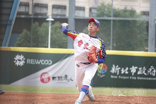 陽信盃青少棒台東晉4強 余秉軒中繼勝偶像史金斯