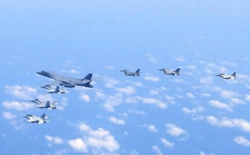 南海軍機對峙! 美B-1B與6機齊飛黃岩島 中急派2殲-16攔截「長時間纏鬥」