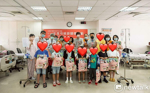 溫馨五月天溫暖伴病童  陳亭妃、陳怡珍、蔡旺詮成醫光點協會攜手獻愛