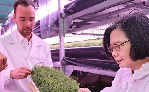 蔡英文訪問立陶宛 讚台立合資「垂直農場」蔬菜生產