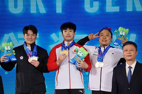 陳玟卉舉重亞錦賽摘2銀1銅 抓舉破全國紀錄