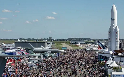 空中仇敵同場亮相? 實戰勝過「陣風」 殲-10CE恐成巴黎航展最大焦點