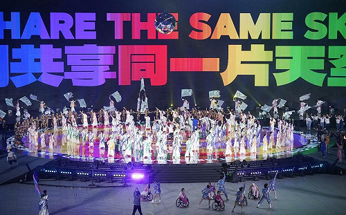 圖輯》世壯運開幕星光熠熠　黃仁勳點燃聖火、蕭美琴壓軸現身引關注