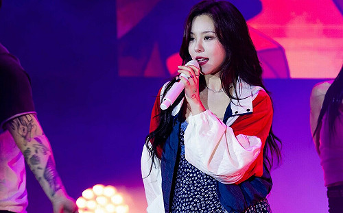 《MIXPOP CONCERT》落幕！輝人、VIVIZ模仿「露比醬迷因 」嗨翻全場