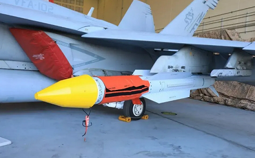 「超視距獵殺」啟動！美F/A-18F日本掛AIM-174B 劍指中國戰略節點 