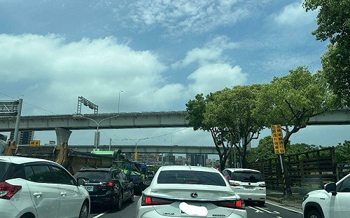 初三北返車潮大爆發！交通量達平日1.4倍 高公局曝「11大壅塞路段」