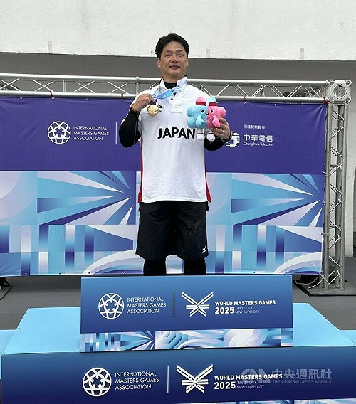 日本和歌山前議長井上直樹  世壯運男子鏈球摘金