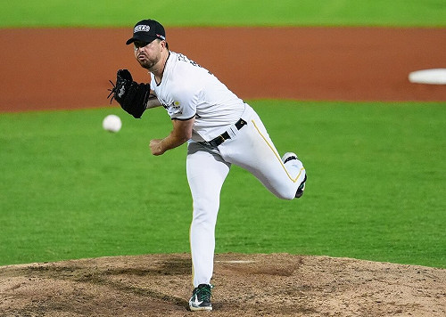 艾速特6局優質先發 雄鷹擊退桃猿中止3連敗