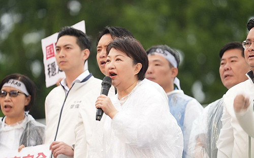 盧秀燕嗆「我台中在幫你救災」挨轟：救災分你我？還跑去救藍委罷免災情