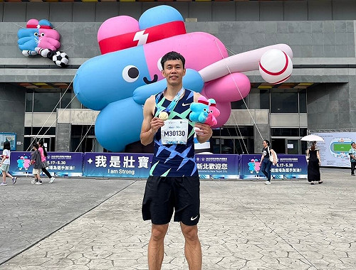 陳奎儒世壯運110公尺跨欄摘金  許願跑到80歲
