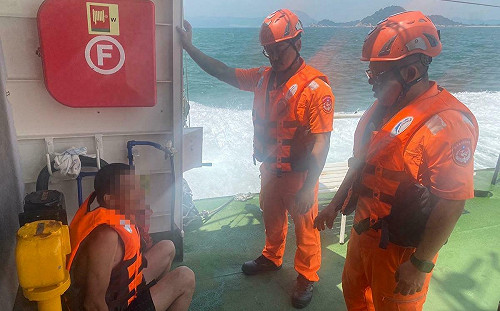 泳渡大膽?!海巡金門巡防區再破偷渡案 活逮中國男子救生圈泅泳「現行犯」