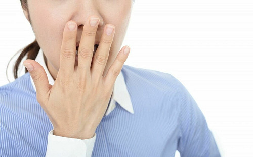 她動扁桃腺手術講話竟成「英國腔」 14年回不去！醫：未解之謎