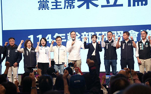 牽手高虹安喊「藍白團結」 朱立倫公開表明希望交棒　