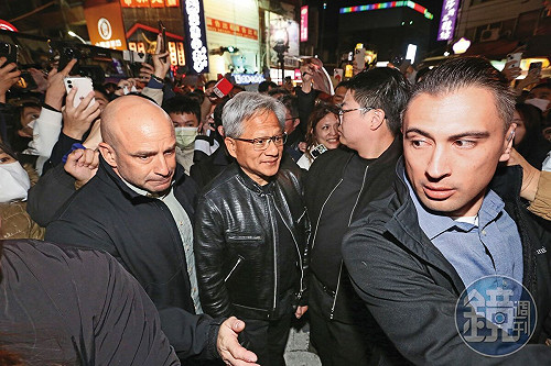 億元護仁來瘋1/黃仁勳出遊處萬人空巷 年砸357萬美金元首級維安