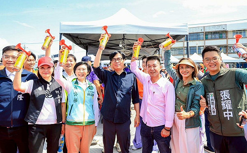 陳其邁為林園龍舟錦標賽鳴槍 5位高雄市長參選人難得同框