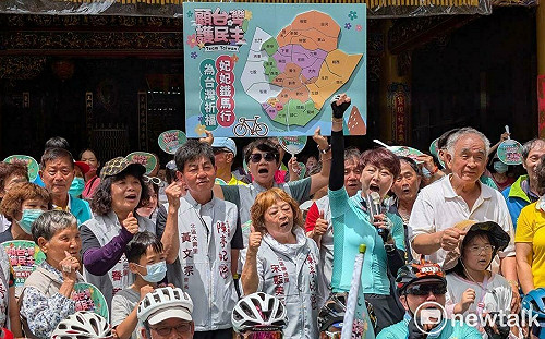 妃妃鐵馬隊挺進台南都會心臟區  完成民主祈福拼圖最終一哩路