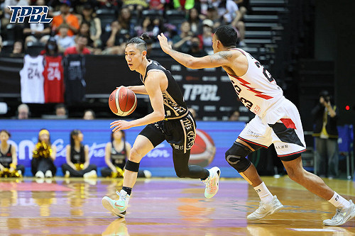 TPBL林書緯15助攻串全隊  國王季後賽2連勝戰神