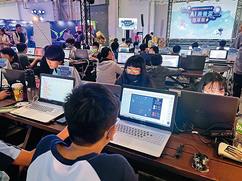 葉丙成遭爆圖利1／教育部辦活動得標廠商有背景　吹哨者：全是葉丙成關係戶