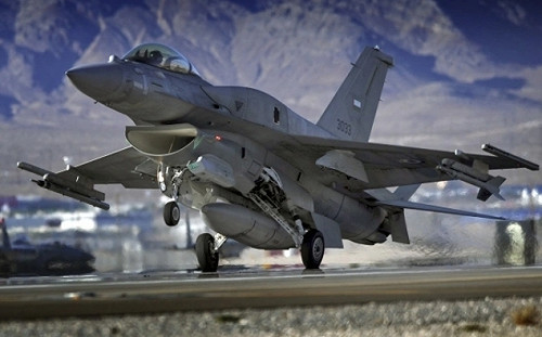 其實 菲律賓根本買不起! 軍購20架F-16戰機? 菲防長潑冷水 : 全是媒體炒作