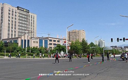 (影) 冠、亞軍被「做掉」了? 新疆自行車賽爆爭議 工作人員「親自指揮」導錯路