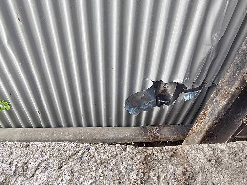 亞泥炸山碎石噴飛砸民宅 暫停爆破允賠償