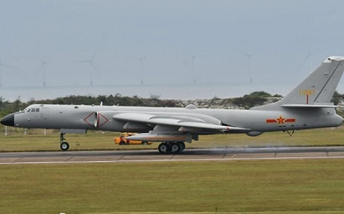 「鷹擊-21 」上架! 解放軍南海高調展示轟-6K 歐軍媒：反向美戰略威懾