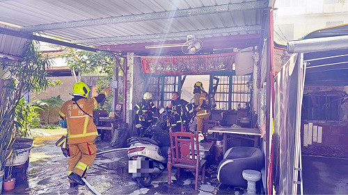 高雄楠梓區住宅火警  獨居8旬老翁命危送醫