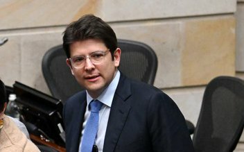 (影) 哥倫比亞總統候選人被當街槍擊爆頭! 15歲少年活動上行兇 當場逮捕