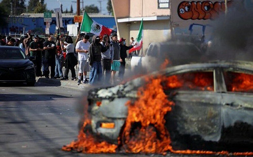 洛杉磯進入「緊急狀態」！市長宣布：實施宵禁