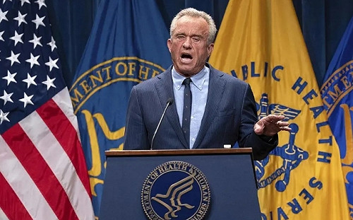 美衛生部長甘迺迪遭圍剿! 大砍疫苗政策惹爆炸性反彈 千人連署要他下台