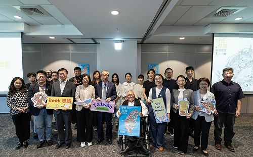 台灣首度以「主題國」登首爾書展 「文學國家隊」展現「台灣感性」