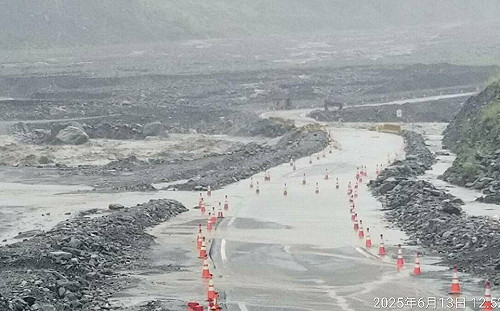 暴雨狂襲南台灣！南橫公路一便道遭土石沖毀100公尺 人車無法通行