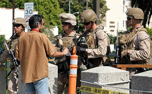 全美串連無王日抗議前夕 200名陸戰隊抵洛杉磯