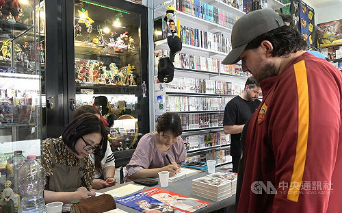 台漫畫家義大利巡迴圈粉 故事感人令讀者落淚