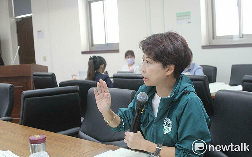 立法院經濟委員會今修個資法 陳亭妃籲非公務機關納管範圍應正面表列