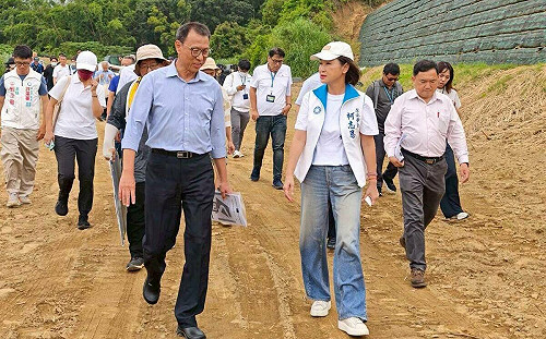 率黨籍議員會勘大樹光電案場 柯志恩籲民進黨善待山林和環境