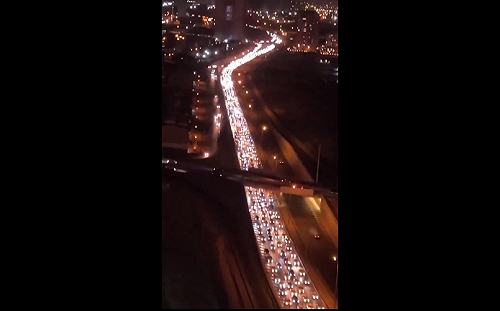 (影) 你不要過來啊! 德黑蘭33萬人急逃難 監獄囚犯大逃亡 巴國關閉邊界