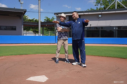 趙士強造訪國訓棒球場 提建議也稱讚環境大升級