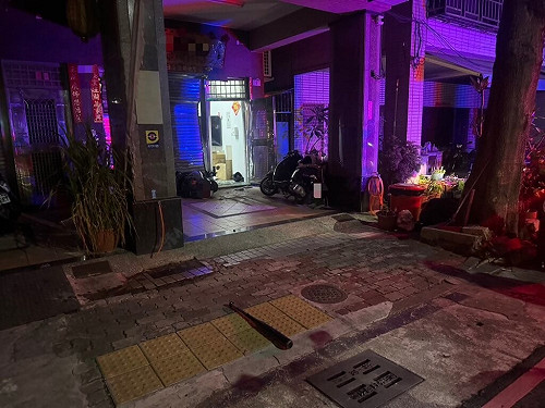 高雄茶行遭多人砸店4人傷 警方追緝中